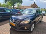 Volkswagen Tiguan 1.4 TSI Sport&Style 4Motion. Distributieketting(set) vervangen. 2de eigenaar. O.a. airco, cruise, trekhaak, etc!
