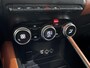 Renault Captur 140PK TCe Intens Automaat | Schuif/Kantel Dak | Digital Cockpit | 9,3" Navi | Camera | Parkeersensoren | Apple CarPlay/Android Auto | 17" Lichtmetalen Velgen | Full LED |
