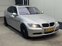 BMW 3-Serie 325i Executive Scherm werkt niet.