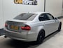 BMW 3-Serie 325i Executive Scherm werkt niet.