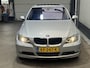 BMW 3-Serie 325i Executive Scherm werkt niet.