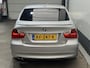 BMW 3-Serie 325i Executive Scherm werkt niet.