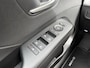 Hyundai Kona Electric Pure Edition 64.8 kWh / Stuur & Stoelverwarming / Navigatie / Achteruitrijcamera / Apple CarPlay & Android Auto / Parkeersensoren V + A /