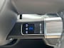 Hyundai Kona Electric Pure Edition 64.8 kWh / Stuur & Stoelverwarming / Navigatie / Achteruitrijcamera / Apple CarPlay & Android Auto / Parkeersensoren V + A /