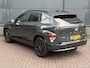 Hyundai Kona Electric Pure Edition 64.8 kWh / Stuur & Stoelverwarming / Navigatie / Achteruitrijcamera / Apple CarPlay & Android Auto / Parkeersensoren V + A /