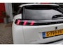 Peugeot 2008 1.2 100PK ALLURE PACK | NAVIGATIE 10" TOUCHSCREEN| ACHTERUITRIJ CAMERA | 3-D INSTRUMENTENPANEEL | APPLE CARPLAY/ANDROID AUTO | LICHTMETALEN VELGEN 17" | DAB+ RADIO | CRUISE CONTROL | GETINTE RUITEN |