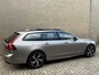 Volvo V90 2.0 T6 340pk AWD Recharge | Panoramadak | 360 camera | Adaptieve cruise | Trekhaak wegklapbaar | Apple CarPlay | Lederen bekleding | Elektrische achterklep | Virtueel cockpit | Dodehoekdetectie | Stoel&stuurverwarming | Harman&kardon audio | Full-LED | DAB | Head up display | Keyless | Volledig dealeronderhouden