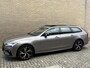 Volvo V90 2.0 T6 340pk AWD Recharge | Panoramadak | 360 camera | Adaptieve cruise | Trekhaak wegklapbaar | Apple CarPlay | Lederen bekleding | Elektrische achterklep | Virtueel cockpit | Dodehoekdetectie | Stoel&stuurverwarming | Harman&kardon audio | Full-LED | DAB | Head up display | Keyless | Volledig dealeronderhouden