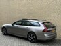Volvo V90 2.0 T6 340pk AWD Recharge | Panoramadak | 360 camera | Adaptieve cruise | Trekhaak wegklapbaar | Apple CarPlay | Lederen bekleding | Elektrische achterklep | Virtueel cockpit | Dodehoekdetectie | Stoel&stuurverwarming | Harman&kardon audio | Full-LED | DAB | Head up display | Keyless | Volledig dealeronderhouden