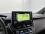 Toyota Corolla Touring Sports 1.8 Hybrid First Edition bi-tone | Parkeersensoren voor+achter met assistent | Achteruitrijcamera | Apple CarPlay/Android auto | Navigatie | DAB | Cruise control adaptive | Climate control |