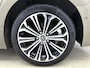 Toyota Corolla Touring Sports 1.8 Hybrid First Edition bi-tone | Parkeersensoren voor+achter met assistent | Achteruitrijcamera | Apple CarPlay/Android auto | Navigatie | DAB | Cruise control adaptive | Climate control |