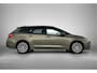 Toyota Corolla Touring Sports 1.8 Hybrid First Edition bi-tone | Parkeersensoren voor+achter met assistent | Achteruitrijcamera | Apple CarPlay/Android auto | Navigatie | DAB | Cruise control adaptive | Climate control |