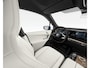 BMW iX xDrive50 Executive 112 kWh Sportpakket - Luchtvering - Trekhaak - Panoramadak - Stoelventilatie - Driving Assistant Professional - Soft close - Warmte Comfortpakket voor/achter - BMW Laserlight -