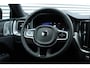 Volvo XC60 2.0 T8 Plug-in hybrid AWD Ultra Executive Ed. | Bowers & Wilkins | Head-up Display | Luchtvering | Gelaagde Zijruiten | Panoramisch Schuif-/Kanteldak | Visual Park Assist incl. 360° Camera | Nappa Lederen Bekleding | Stoelventilatie Voorin | Stuurverwarming | Stoelverwarming Voor en Achter | Massagefunctie Voorin | 21-Inch Lichtmetalen Velgen | Adaptieve Cruise Control | Pilot Assist | BLIS | Elektrische Achterklep | Elektrisch Verstelbare Voorstoelen Met Memory | Getint Glas | Charcoal Hemelbekleding |