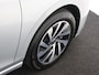Volkswagen Golf 1.4 eHybrid | SoH 95% | Keyless | Dodehoek detectie | Achteruitrijcamera | Adaptieve cruise control | Navigatie | Massagefunctie bestuurdersstoel | CarPlay |