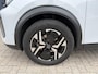 Peugeot 2008 1.2 Hybrid 145 Allure | Bouwjaar 2026 | Tot 8 jaar Garantie | Navigatie | Keyless entry | Adaptieve Cruise Control | 360 Graden Camera | Draadloos Telefoonlader | Parkeersensoren V+A | Hoge Zitpositie | Dode Hoek Detectie |Hybride Elektrisch rijden met Automaat | Climate Control | LED Verlichting | 17" Lichtmetalen Velgen |