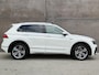 Volkswagen Tiguan 2.0 TSI 4Motion Highline Business R | Trekhaak | Panoramadak | Dealer onderhouden | Adaptieve cruise | Full LED |