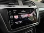 Volkswagen Tiguan 2.0 TSI 4Motion Highline Business R | Trekhaak | Panoramadak | Dealer onderhouden | Adaptieve cruise | Full LED |