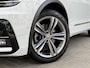 Volkswagen Tiguan 2.0 TSI 4Motion Highline Business R | Trekhaak | Panoramadak | Dealer onderhouden | Adaptieve cruise | Full LED |