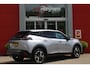 Peugeot 2008 1.2 100PK ALLURE | TREKHAAK | CAMERA VOOR + ACHTER | NAVIGATIE | DRAADLOZE APPLE CARPLAY/ANDROID AUTO | LED KOPLAMPEN | ALL SEASON BANDEN | ADAPTIVE CRUISE CONTROL | DODEHOEK DETECTIE | CLIMATE CONTROL | DAB+ RADIO |