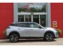 Peugeot 2008 1.2 100PK ALLURE | TREKHAAK | CAMERA VOOR + ACHTER | NAVIGATIE | DRAADLOZE APPLE CARPLAY/ANDROID AUTO | LED KOPLAMPEN | ALL SEASON BANDEN | ADAPTIVE CRUISE CONTROL | DODEHOEK DETECTIE | CLIMATE CONTROL | DAB+ RADIO |