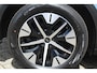 Ford Explorer Extended Range AWD 79 kWh-250kW. Vierwielaandrijving ! Fabrieksgarantie t/m 24-10-2029 ! Slechts 9.600km ! Autm. airco, HUD, stoel-en stuurwiel verw., elektr. achterklep, side- en lane assist, navigatie, telefoonvoorb. etc.