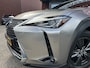 Lexus UX 250h Luxury Line DEALER ONDERHOUDEN!! // FULL LED // ADAPTIVE CRUISE // KEYLESS // NAVI // CAMERA // STOEL + STUURWIELVERWARMING // TREKHAAK!!