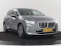 BMW 2-Serie Active Tourer 225e xDrive Luxury Line | SOH 95,1% | Trekhaak | Leder | Full LED | Head Up| Keyless | Navigatie | Carplay | 17" | Stoelverwarming | 360 Camera | Adaptive Cruise
