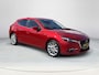 Mazda 3 2.0 SkyActiv-G 120 GT-M | Cruise Control | Navigatie | Bose Premium Audio | Lederen Bekleding | Stoel/Stuur Verwarming | Trekhaak Afneembaar | Head-Up Display | Lichtmetalen velgen |