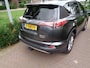 Toyota RAV4 2.5 VVT-i Hybrid 197pk AWD Aut Edition met 1650 kg trekgewicht, rijklaar met dealeronderhoud en 12 maanden BOVAG garantie.