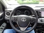 Toyota RAV4 2.5 VVT-i Hybrid 197pk AWD Aut Edition met 1650 kg trekgewicht, rijklaar met dealeronderhoud en 12 maanden BOVAG garantie.