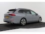 Volkswagen Golf Variant 1.5 eTSI R-Line Business+ | 3-zone climate | Panoramadak | Adapt. Cruise | CarPlay | Virtual Cockpit |