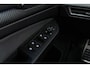 Volkswagen Golf Variant 1.5 eTSI R-Line Business+ | 3-zone climate | Panoramadak | Adapt. Cruise | CarPlay | Virtual Cockpit |