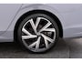 Volkswagen Golf Variant 1.5 eTSI R-Line Business+ | 3-zone climate | Panoramadak | Adapt. Cruise | CarPlay | Virtual Cockpit |