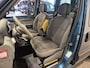 Renault Kangoo Rolstoelauto Automaat - Rolstoel voorin Handbedrijfsrem (HBR) + Segmentgas (SG)