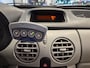 Renault Kangoo Rolstoelauto Automaat - Rolstoel voorin Handbedrijfsrem (HBR) + Segmentgas (SG)