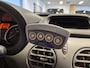 Renault Kangoo Rolstoelauto Automaat - Rolstoel voorin Handbedrijfsrem (HBR) + Segmentgas (SG)