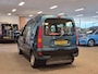 Renault Kangoo Rolstoelauto Automaat - Rolstoel voorin Handbedrijfsrem (HBR) + Segmentgas (SG)