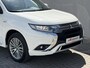 Mitsubishi Outlander 2.4 PHEV Intense+ / 8 jaar Garantie / Afneembare Trekhaak 1.500 KG Trekgewicht / Dealer Onderhouden / Camera / Apple Carplay Android Auto / Elektrisch Verstelbare Stoel / Navigatie / Stoel Verwarming / Keyless Entree/Start /