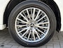 Mitsubishi Outlander 2.4 PHEV Intense+ / 8 jaar Garantie / Afneembare Trekhaak 1.500 KG Trekgewicht / Dealer Onderhouden / Camera / Apple Carplay Android Auto / Elektrisch Verstelbare Stoel / Navigatie / Stoel Verwarming / Keyless Entree/Start /