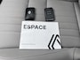 Renault Espace E-Tech full hybrid 200 iconic 7p. / Fabrieksgarantie 04-2027 / 7 persoons / 1.500 kg trekgewicht / Panorama dak / Leder / Elektrische stoelen / Massagefunctie / Elektrische klep / Harman Kardon Audio / Navi / Camera 360° / 20" LM wielen All Season banden /
