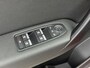 Renault Captur 1.0 TCe Intens 90Pk | Navigatie | Apple & Android Carplay | Parkeersensoren Voor en Achter | Achteruitrijcamera l Elektronische Climate Control | Cruise Control | Bluetooth | LED Koplampen | 17 Inch Lichtmetalen Velgen | Extra Getint Glas |