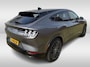 Ford Mustang Mach-E Extended First Edition AWD 98 kWh / Panoramadak / Camera / Leder / 19'' / B&O / Keyless / DAB / Dodehoek / ACC / Navigatie / Sfeerverlichting / Stoelverwarming