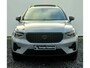 Volvo XC40 2.0 B3 Ultra Black Edition Model jaar 2026 - Panorama dak - R980 interieur - 20"Licht metaal - Alarm - 360 Camera - Two tone zwart dak en spiegelkappen - Privacy glas