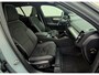 Volvo XC40 2.0 B3 Ultra Black Edition Model jaar 2026 - Panorama dak - R980 interieur - 20"Licht metaal - Alarm - 360 Camera - Two tone zwart dak en spiegelkappen - Privacy glas