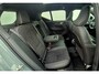 Volvo XC40 2.0 B3 Ultra Black Edition Model jaar 2026 - Panorama dak - R980 interieur - 20"Licht metaal - Alarm - 360 Camera - Two tone zwart dak en spiegelkappen - Privacy glas