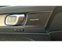Volvo XC40 2.0 B3 Ultra Black Edition Model jaar 2026 - Panorama dak - R980 interieur - 20"Licht metaal - Alarm - 360 Camera - Two tone zwart dak en spiegelkappen - Privacy glas