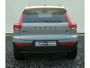 Volvo XC40 2.0 B3 Ultra Black Edition Model jaar 2026 - Panorama dak - R980 interieur - 20"Licht metaal - Alarm - 360 Camera - Two tone zwart dak en spiegelkappen - Privacy glas