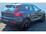 Volvo XC40 2.0 B3 Plus Black Edition MY 2026 - 20” Wielen - Adaptive Cruise Control - Harman Kardon Audio - Climate - R7C0 Interieur – Camera achter - PDC voor en achter - Power seats links met memory - Two Tone
