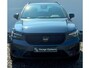 Volvo XC40 2.0 B3 Plus Black Edition MY 2026 - 20” Wielen - Adaptive Cruise Control - Harman Kardon Audio - Climate - R7C0 Interieur – Camera achter - PDC voor en achter - Power seats links met memory - Two Tone